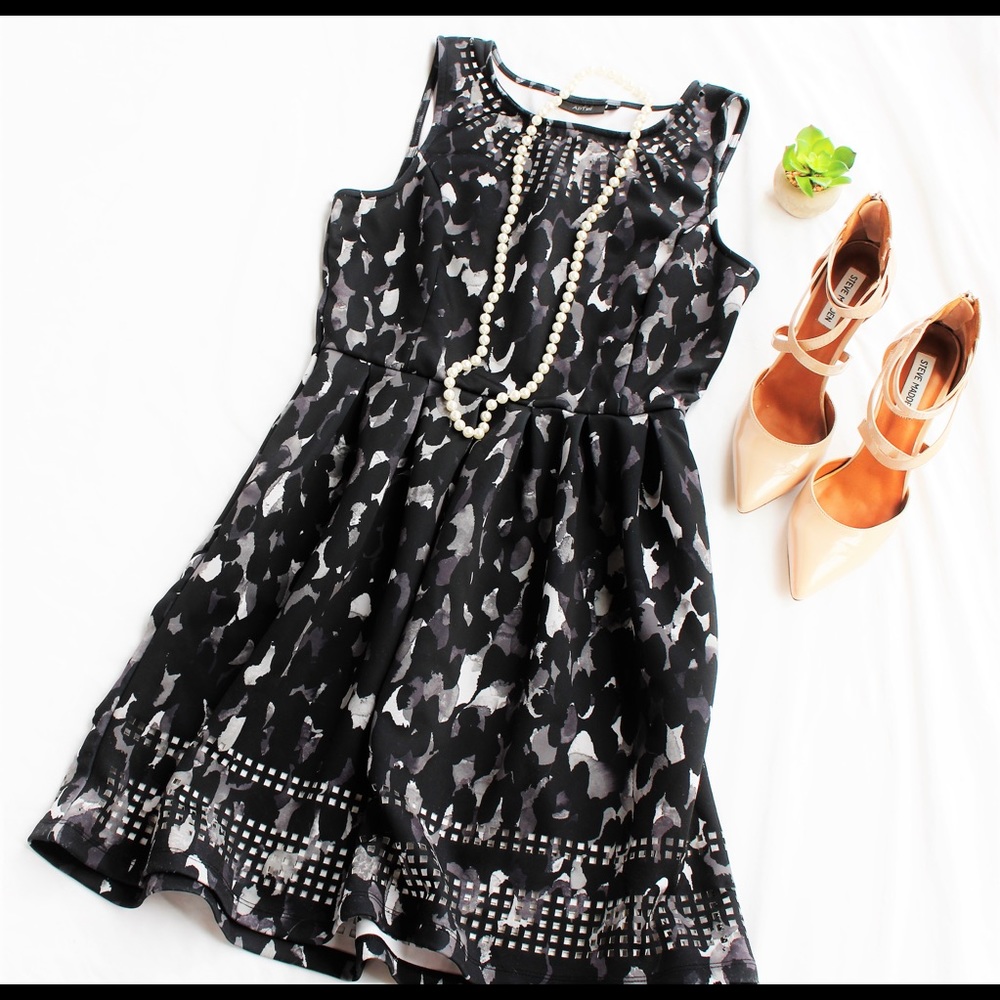 Apt 9 • Black and Gray Dress •Sz M